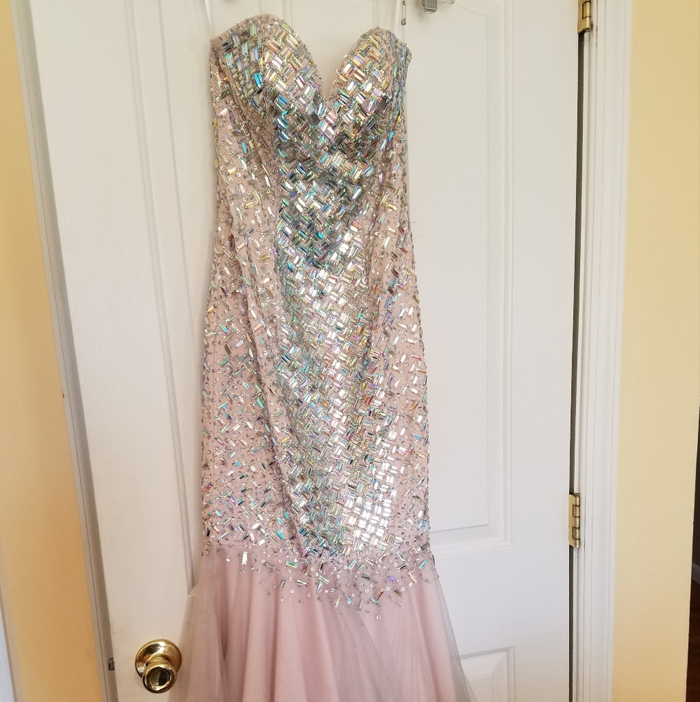 Gorgeous prom dress